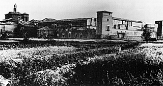 Sijena: Lados norte y  este, Torres de Azcón y Urries (J.Soler 1910)