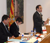 El Director del Instituto presentando el libro